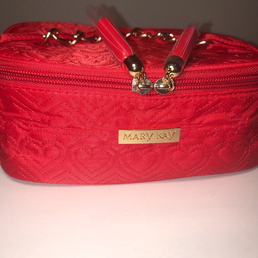 MARY KAY COSMETIC BAG.